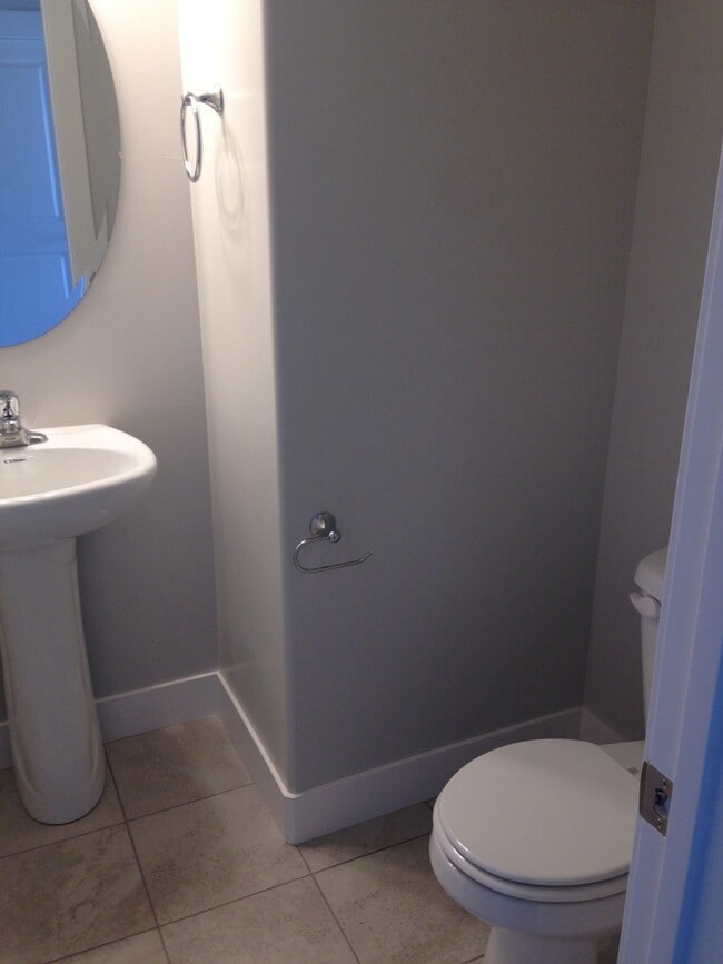 Building Photo - Beautiful Modern Home in Lehi w attached 2 car garage!