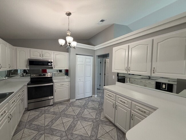 Building Photo - Morriston - 19 ACRE HIDDEN GEM!! **Won't Last**