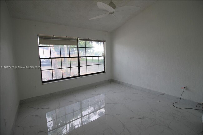 Building Photo - 10351 Juniper Ct