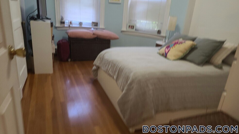 Building Photo - 208 Winthrop Rd