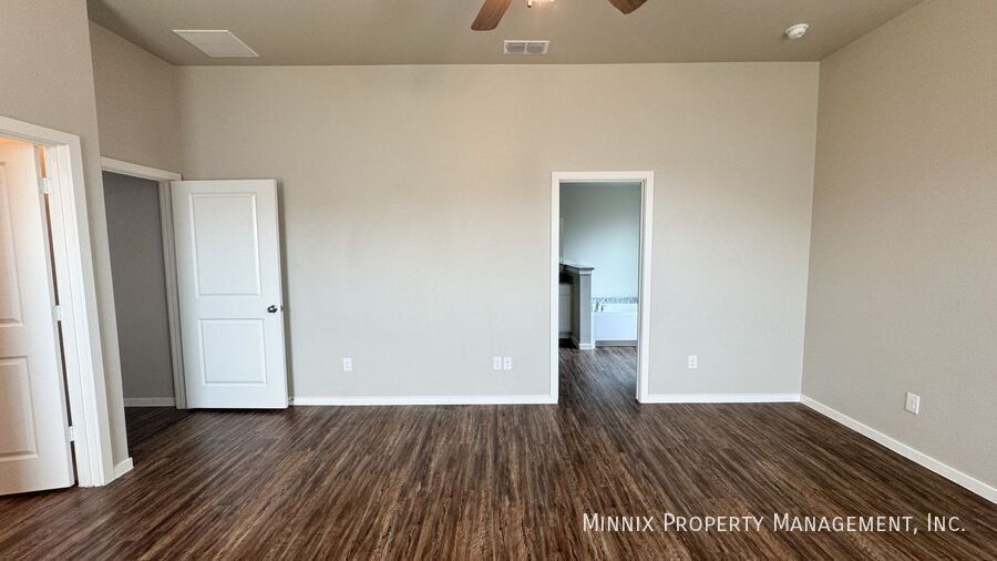 Building Photo - 2010 Kenwood Ave