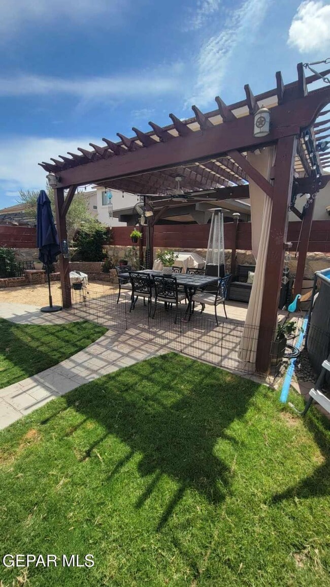 Building Photo - 3880 Loma Brisa Dr