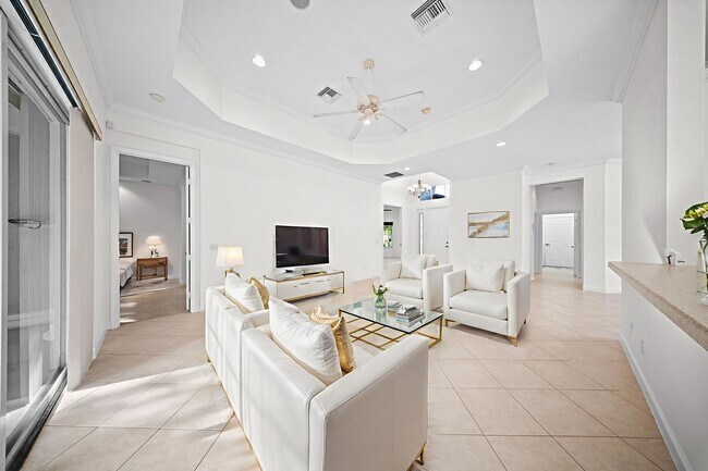 Building Photo - 7668 Greenbrier Cir