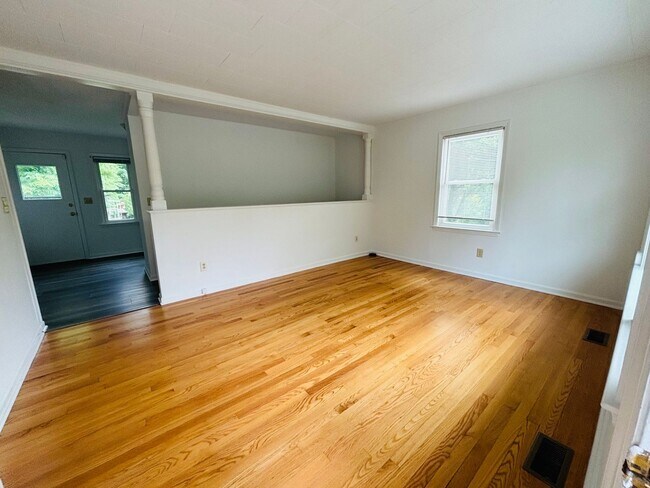 Building Photo - 1480 Boxwood Dr