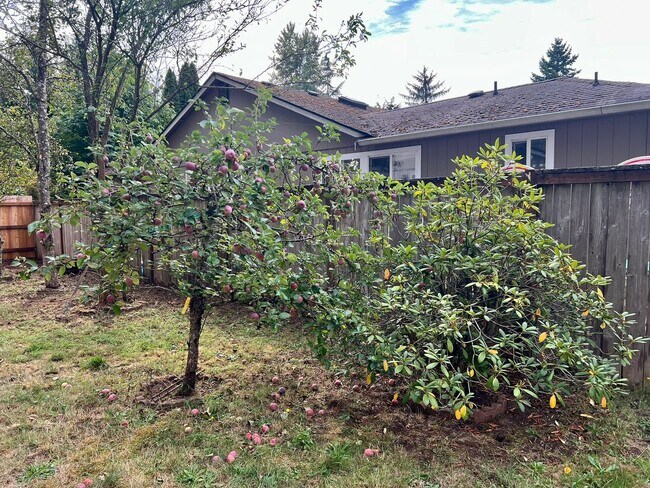 Building Photo - Move-In Special! Remodeled Rambler with La...