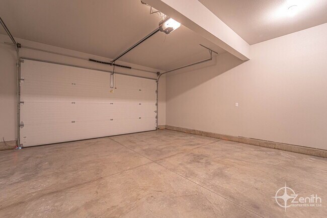 Building Photo - 16324 NE 21st St
