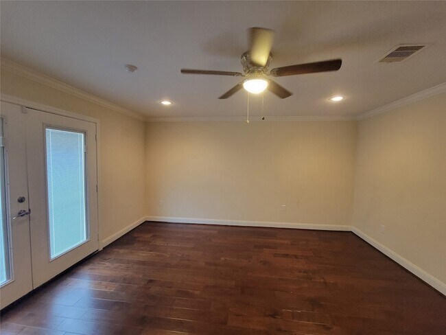Building Photo - 1007 Blue Willow Dr
