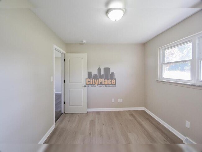 Building Photo - 7504 Honnen Dr N