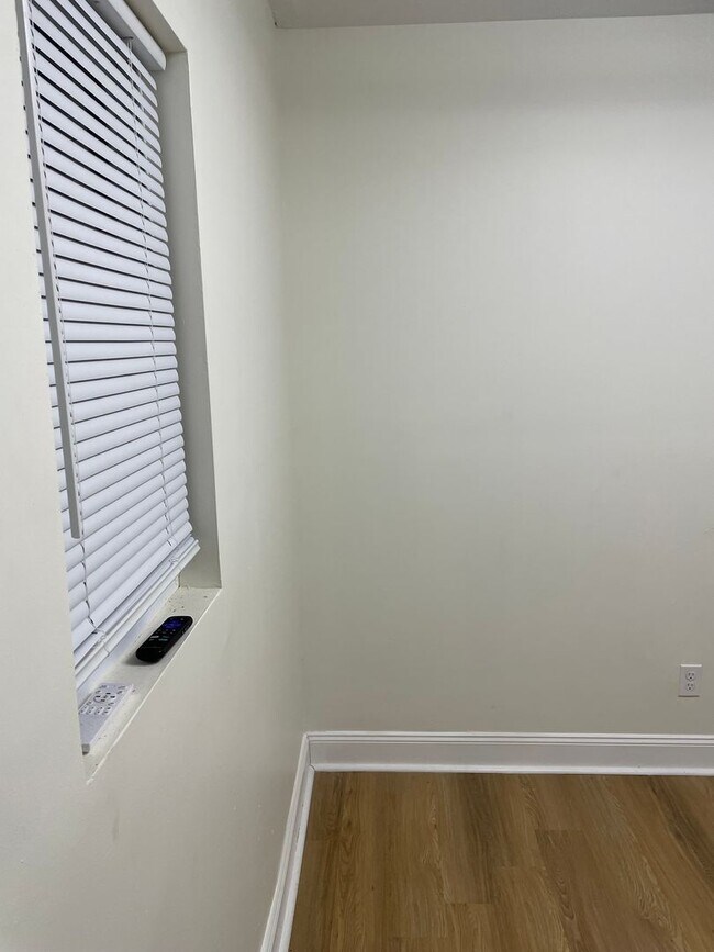 Building Photo - Section 8 Ready Home ! Accepting S8 Applicants Only!