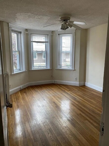 Building Photo - 5 Barrows St