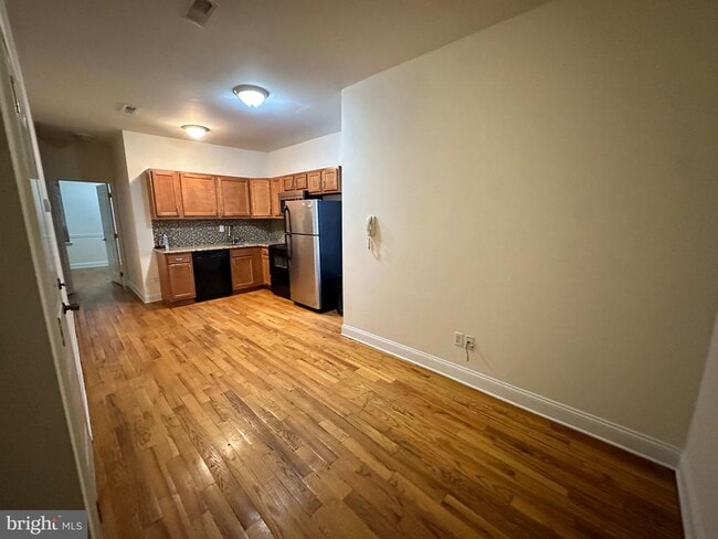 Building Photo - 2258 N Park Ave