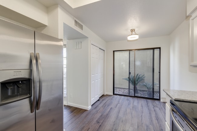 Building Photo - 6238 N 30th Pl