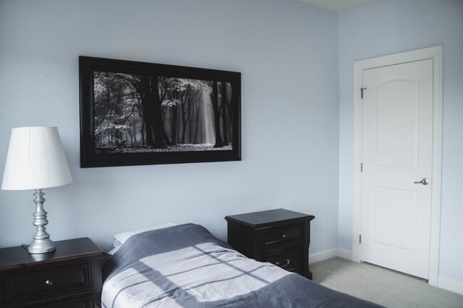 Building Photo - Villages at Urbana Luxury Townhouse For Lease