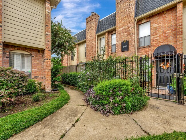 Building Photo - 1601 S Shepherd Dr