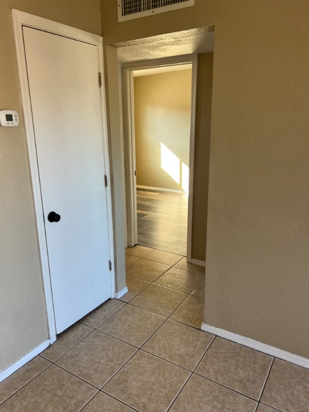 Building Photo - 820 E Purdue Ave