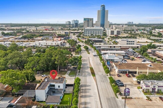 Building Photo - 10070 Cedardale Dr