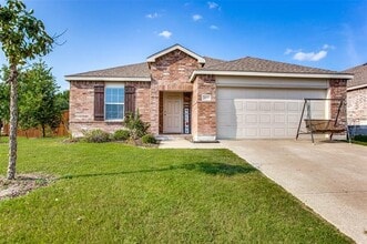 Building Photo - 3001 Pinyon Pl