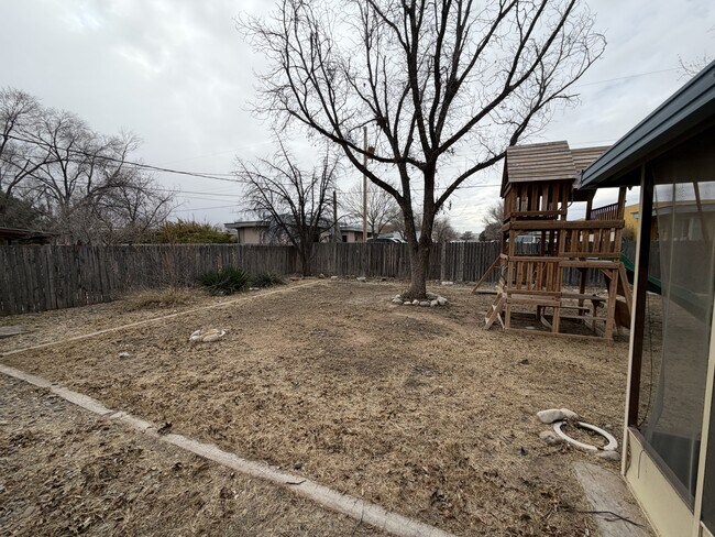 Building Photo - 2706 Park Dr