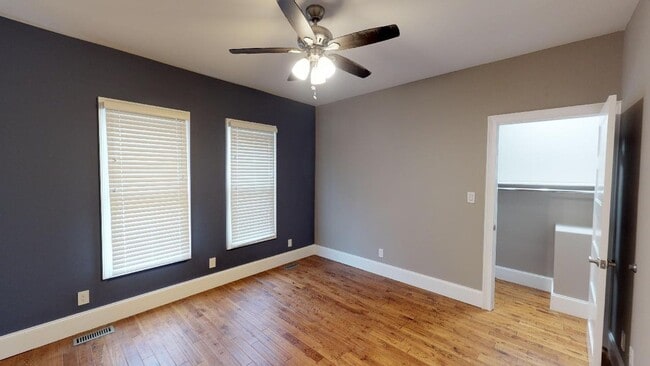 Building Photo - 5BR/3BA Fort Sanders Home | Steps from Cam...