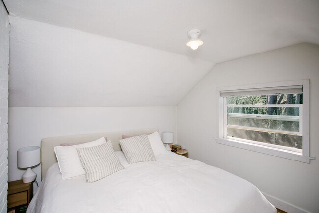 Building Photo - One of a kind house with on-site laundry, ...