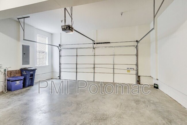 Building Photo - 2547 Auden Dr