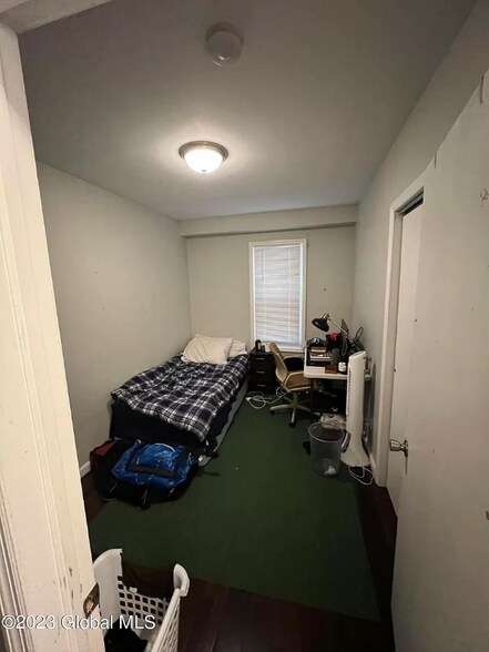 Building Photo - 423 Hudson Ave