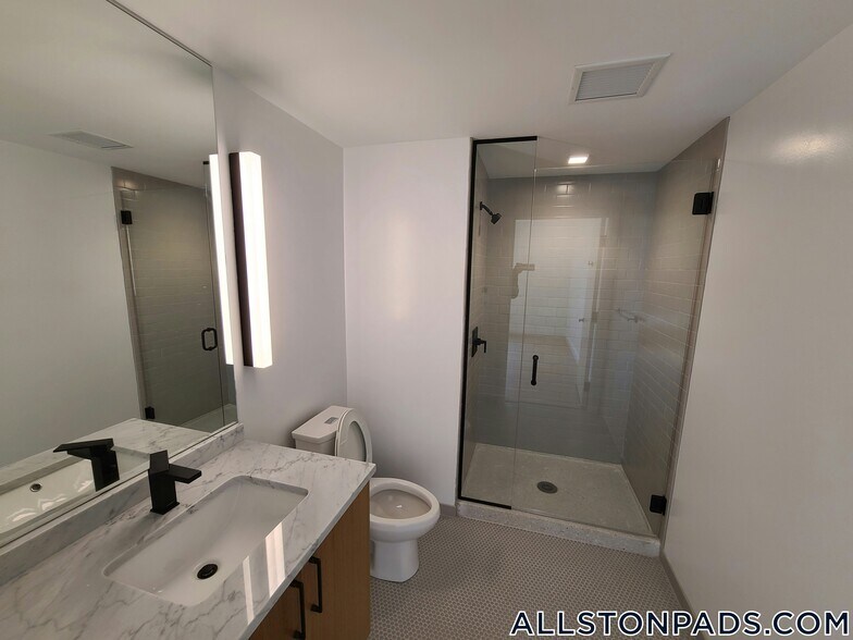 Building Photo - 83 Gardner St