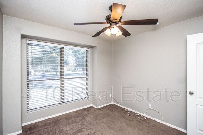 Building Photo - 4650 S Greythorne Way