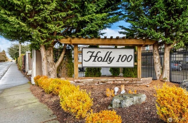 Building Photo - 2-Bedroom, 2-Bathroom End Unit with Covered Balcony