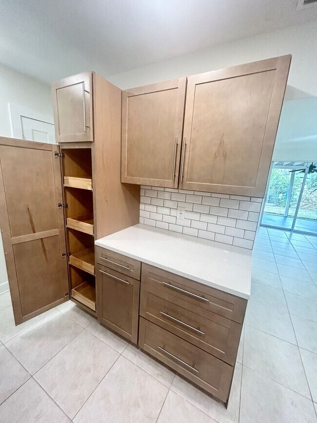 Building Photo - Charming 2 bedroom/1 Bathroom Home in Shore Acres