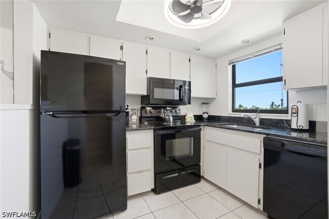 Building Photo - 4450 Estero Blvd