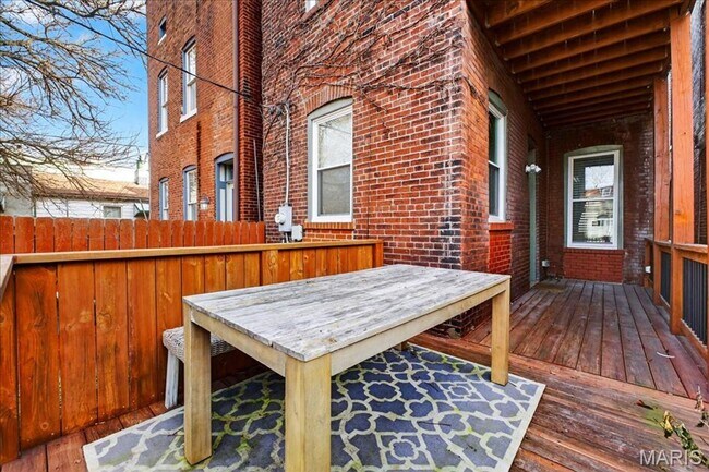 Building Photo - Benton Park home.