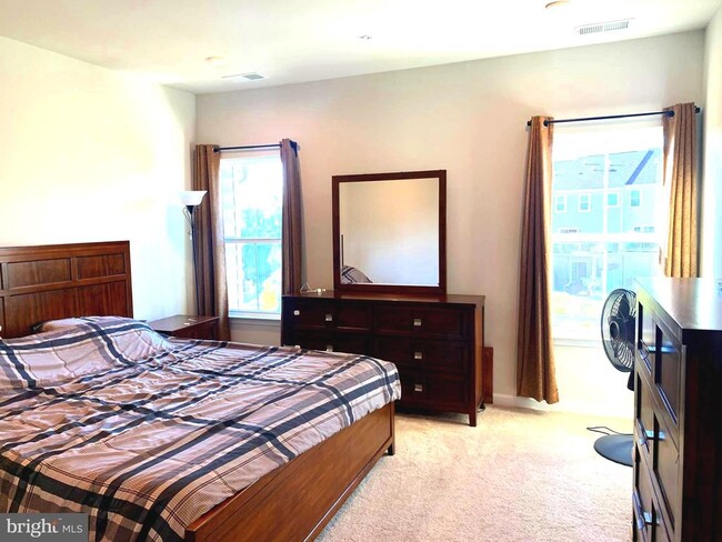 Building Photo - 9606 Julia Ln