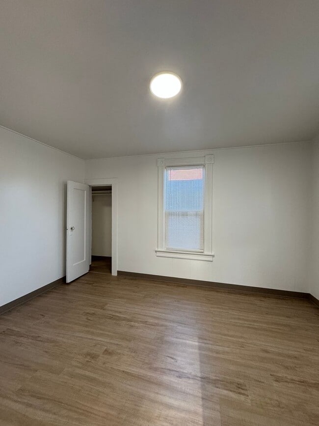 Building Photo - Remodeled 2-Bedroom Home on Oversized Lot