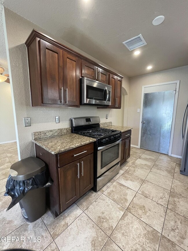 Building Photo - 5432 Thornridge Cir