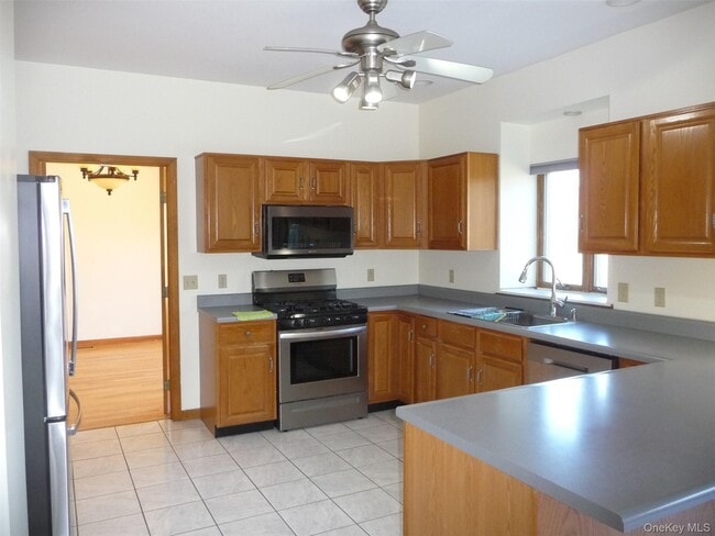 Building Photo - 49 Lane Gate Rd