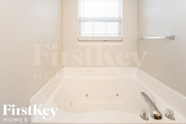 Building Photo - 11641 Eldridge Dr