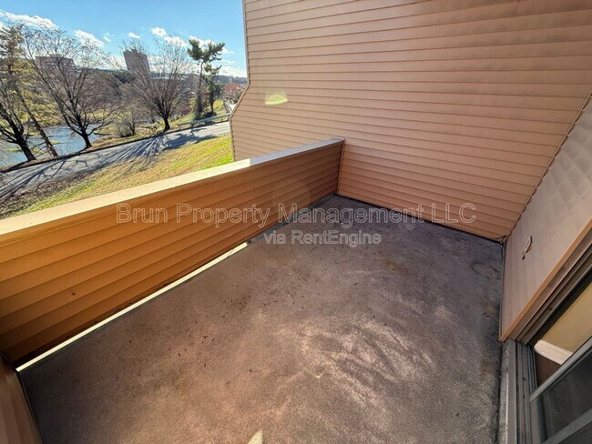 Building Photo - 334 Olympia Dr