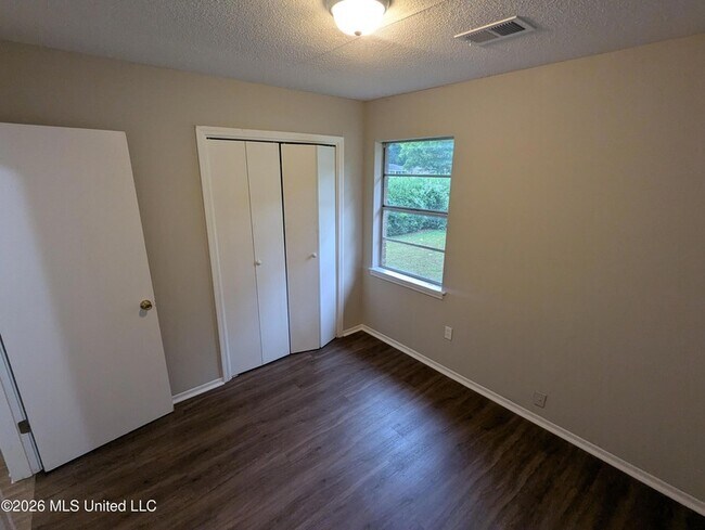 Building Photo - 5550 Winterwood Dr