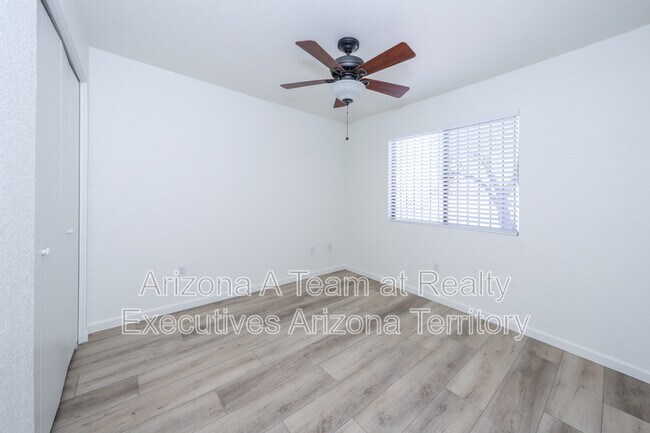 Building Photo - 3167 W Alexanderwood Dr