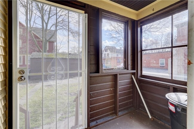 Building Photo - 459 Parsells Ave