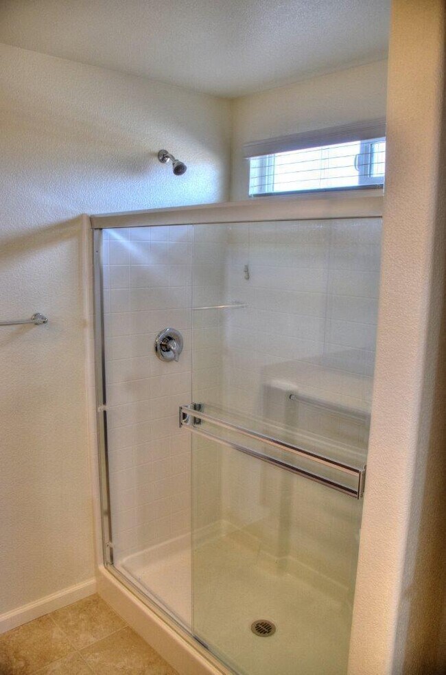 Building Photo - Beautiful Riverpark Home With All Appliances And PET FRIENDLY!