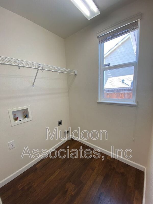 Building Photo - 7605 Dobbs Dr