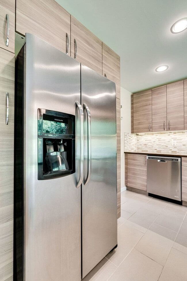 Building Photo - 4228 San Carlos Dr