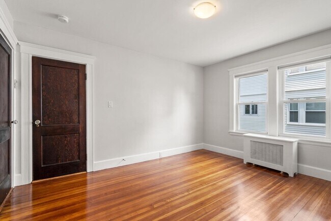 Building Photo - 35 Rossmere St