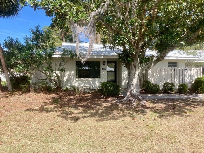 Building Photo - 2 bedroom, 2 bath condo ready to go!