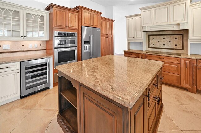 Building Photo - 10765 NW 9th Ct