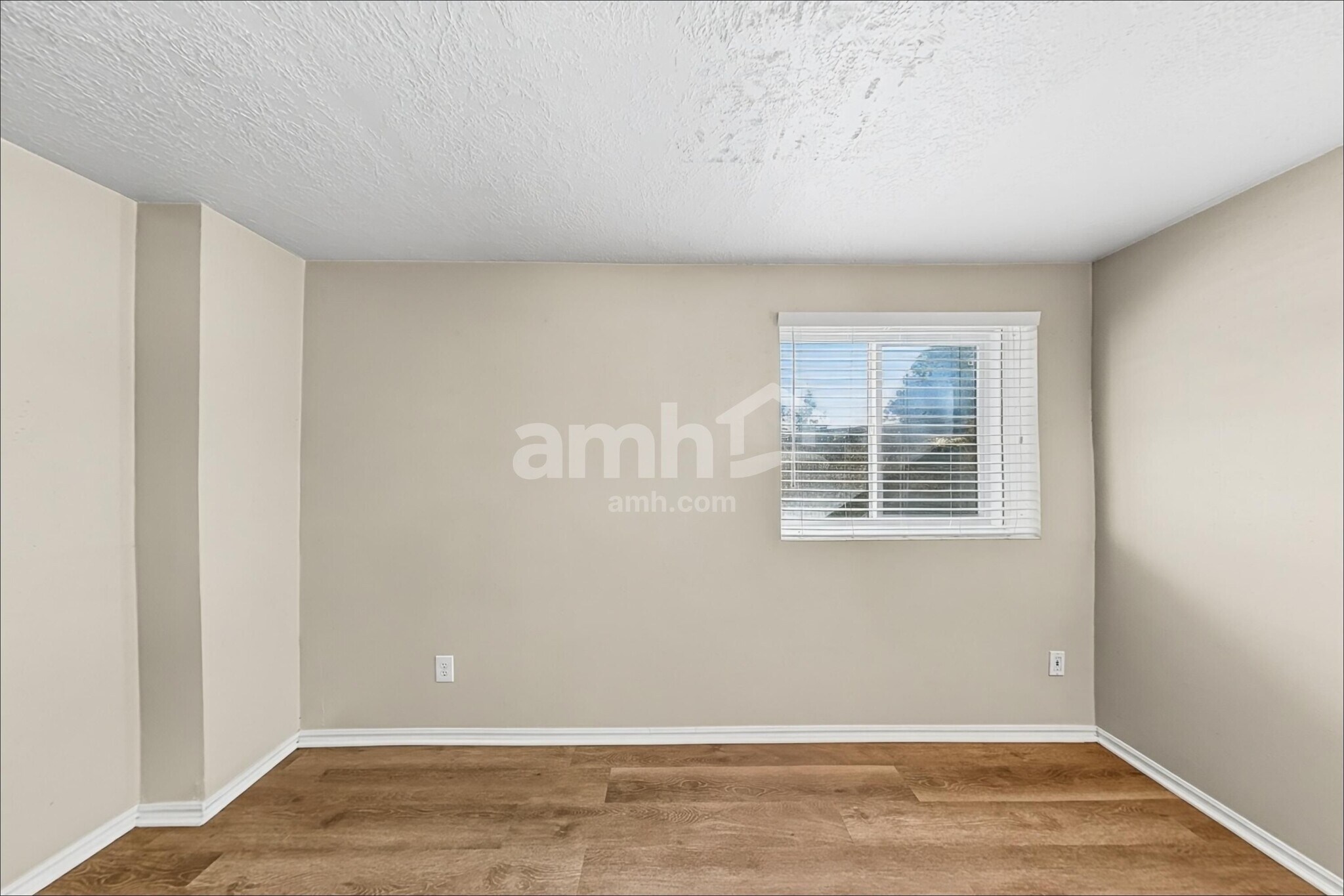 Building Photo - 911 N 2350 W
