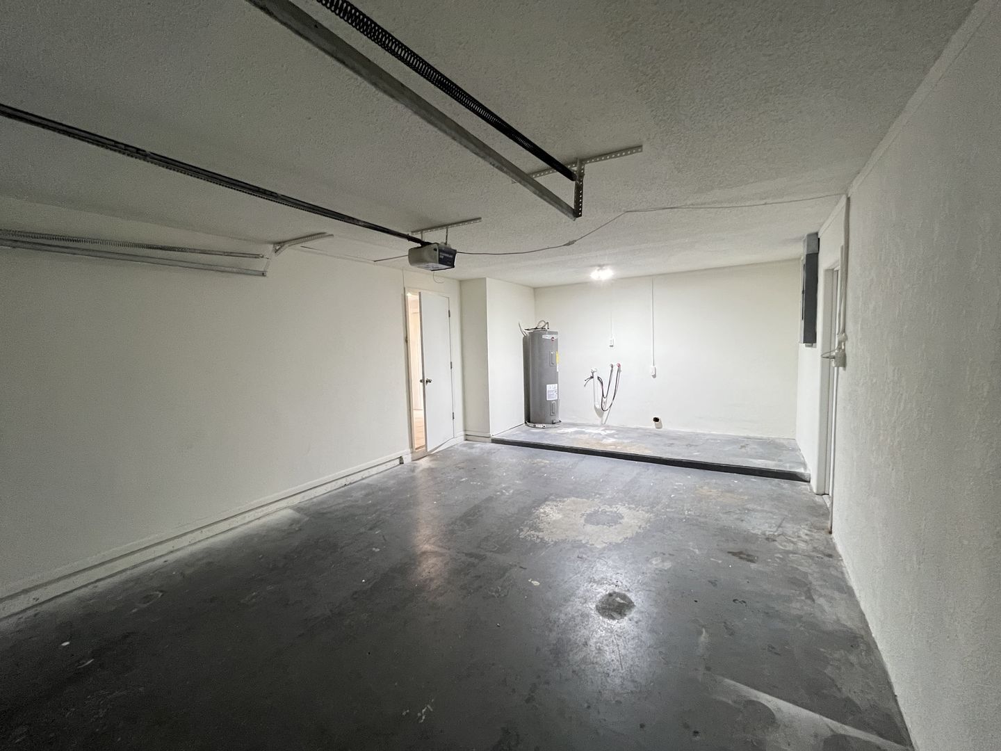 Building Photo - Updated 3-Bedroom Home with Granite Kitchen & One-Car Garage