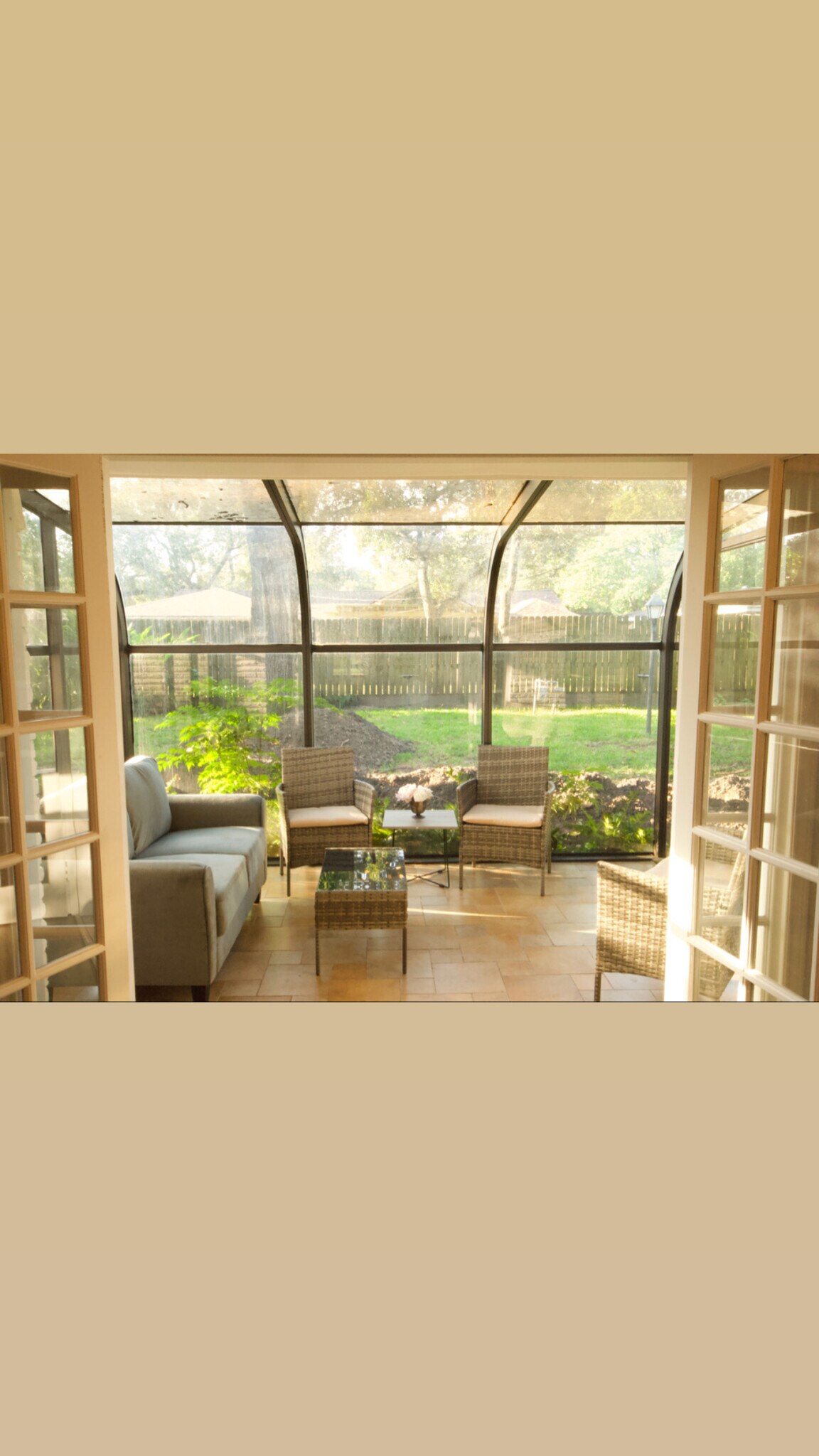 Beautiful covered patio - 5403 Carew St